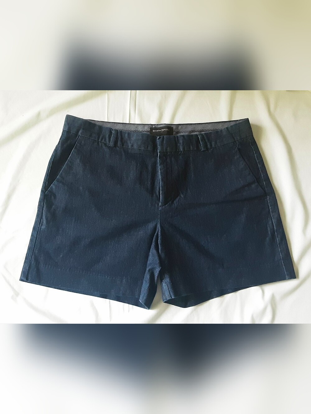 NEW LISTING 8/4 Banana Republic Shorts  32 X 5"